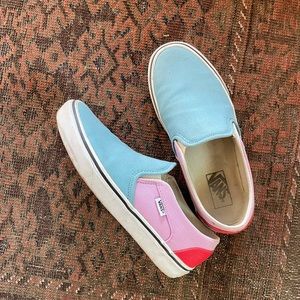 Color block Vans slip ons 💙💜❤️